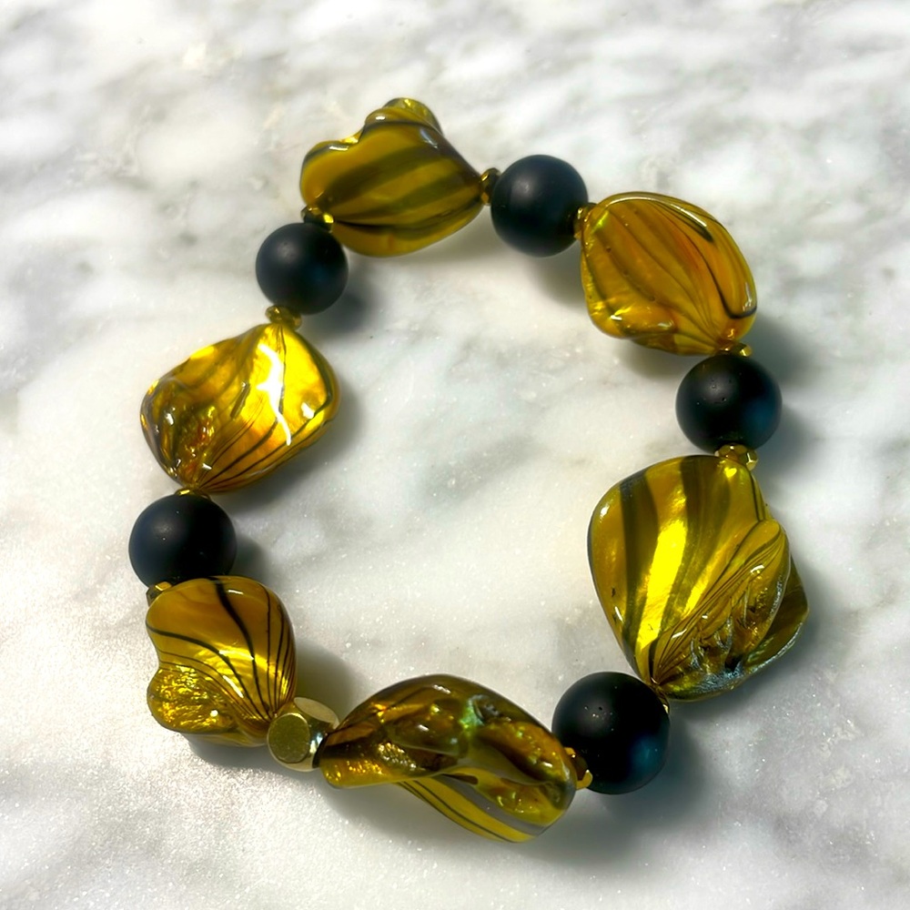 Black onyx & yellow mother of pearl bracelet size 7”